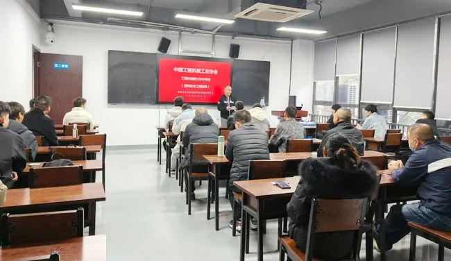 工程机械职业能力评价活动在四川成功举办(图1)