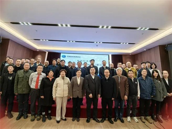 非织造布机械分标委三届一次会议、《纺粘法非织造布生产联合机》行业标准审定会和《梳理机》行业标准工作组会在常熟成功举办(图5)