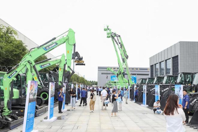填补行业空白！首批7项电动工程机械国家标准在徐工发布(图3)
